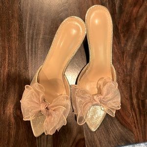 SHEIN Gold Pointy Toed Heels. Brand new, never worn and in box.